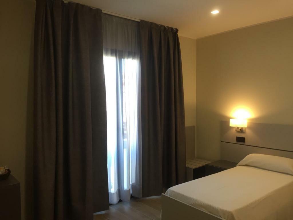 Roma Rooms Анкона Экстерьер фото